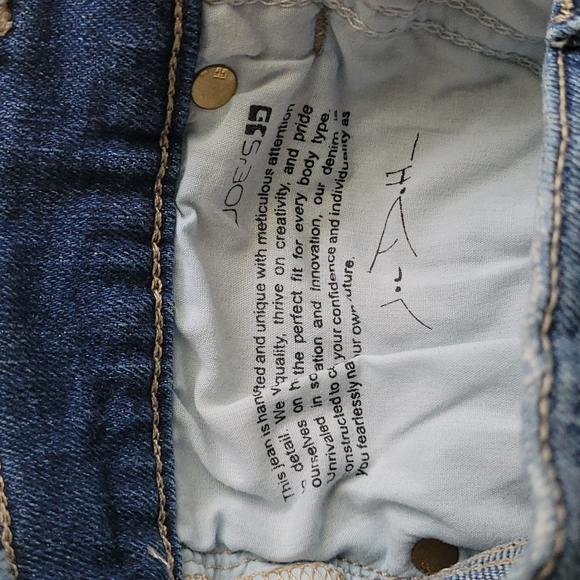 Joe's "the Ozzie" 4" cutoff distressed denim shorts, size 24 - Picture 6 of 6